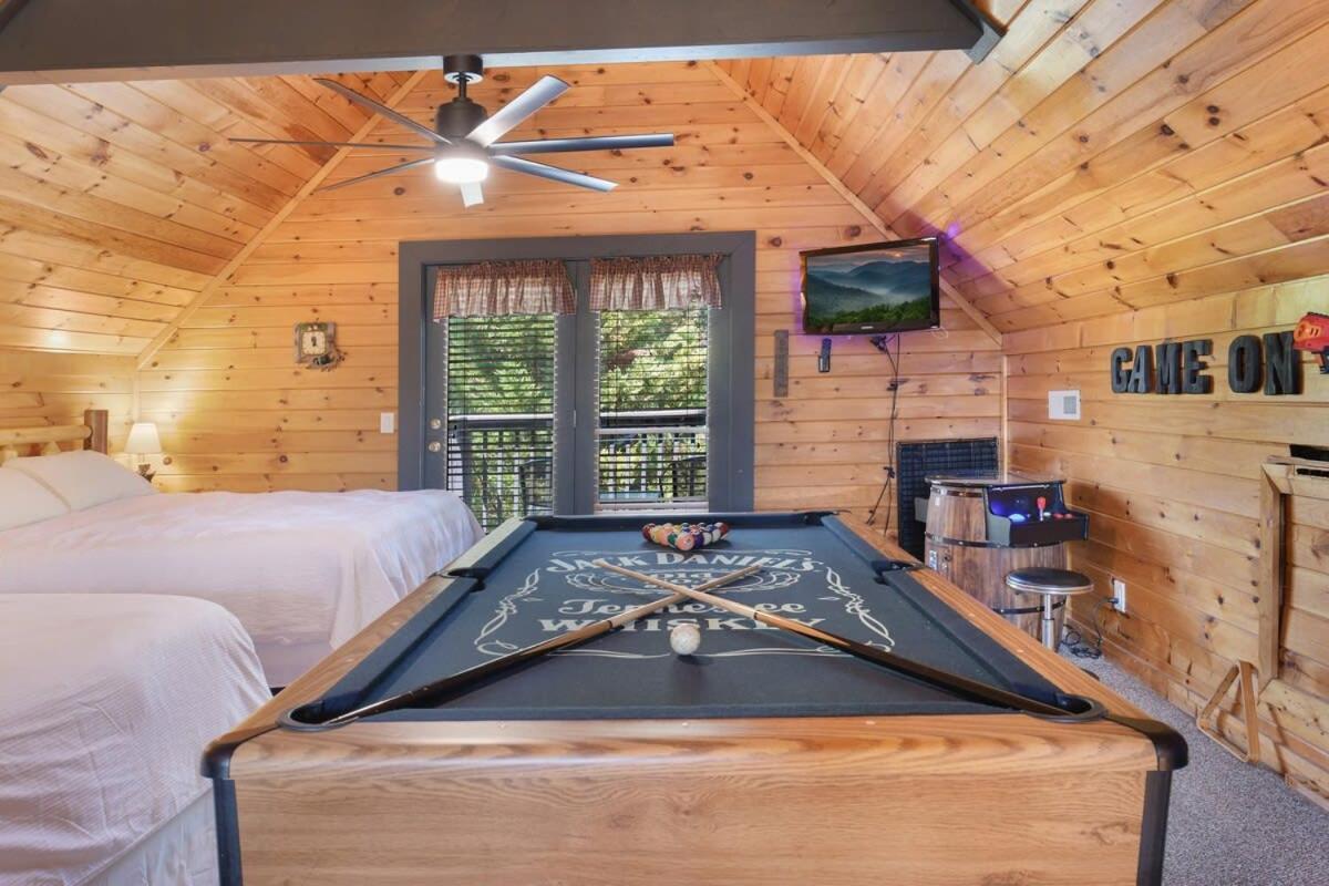 Ryes And Shine Bootlegger'S Cabin! Hot Tub* Pool* Arcade* Billiards *Ev * Pet Friendly Севьервилл Экстерьер фото