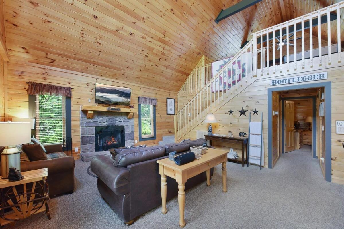 Ryes And Shine Bootlegger'S Cabin! Hot Tub* Pool* Arcade* Billiards *Ev * Pet Friendly Севьервилл Экстерьер фото