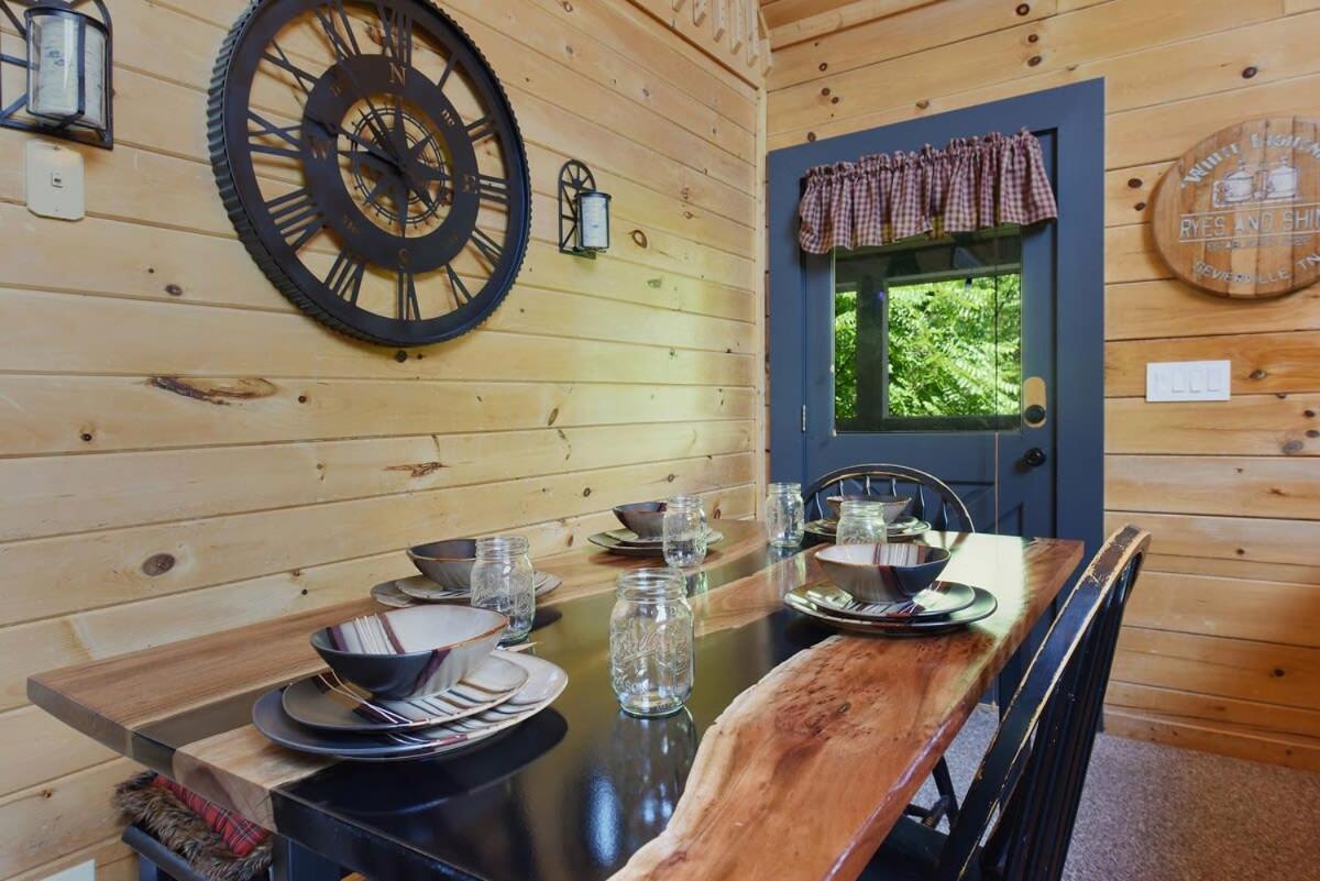 Ryes And Shine Bootlegger'S Cabin! Hot Tub* Pool* Arcade* Billiards *Ev * Pet Friendly Севьервилл Экстерьер фото