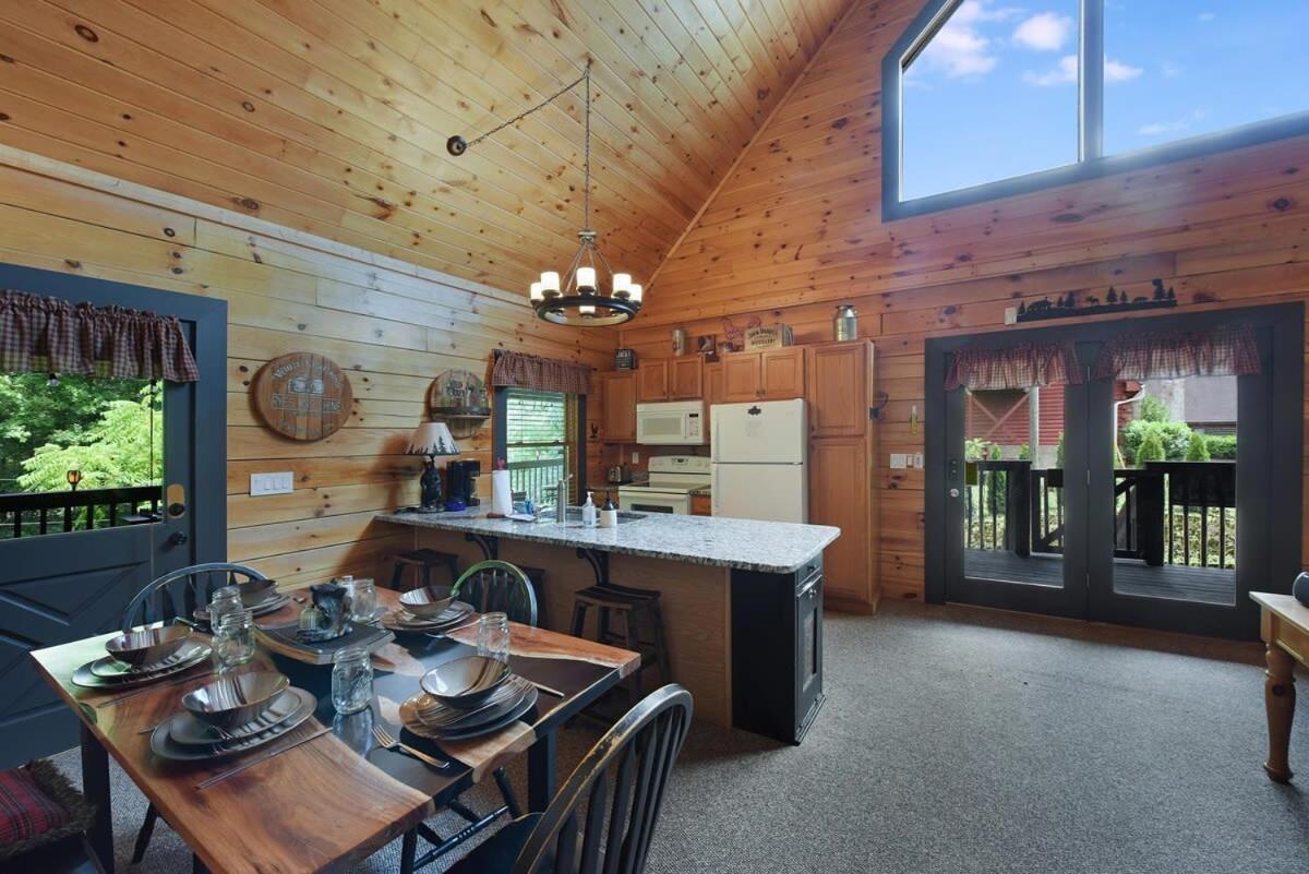 Ryes And Shine Bootlegger'S Cabin! Hot Tub* Pool* Arcade* Billiards *Ev * Pet Friendly Севьервилл Экстерьер фото