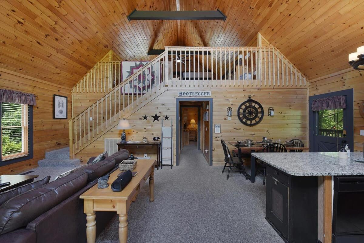 Ryes And Shine Bootlegger'S Cabin! Hot Tub* Pool* Arcade* Billiards *Ev * Pet Friendly Севьервилл Экстерьер фото