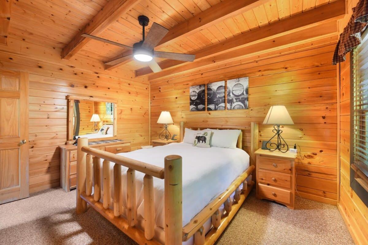 Ryes And Shine Bootlegger'S Cabin! Hot Tub* Pool* Arcade* Billiards *Ev * Pet Friendly Севьервилл Экстерьер фото