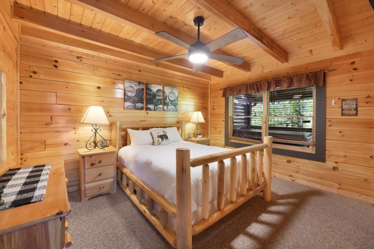 Ryes And Shine Bootlegger'S Cabin! Hot Tub* Pool* Arcade* Billiards *Ev * Pet Friendly Севьервилл Экстерьер фото